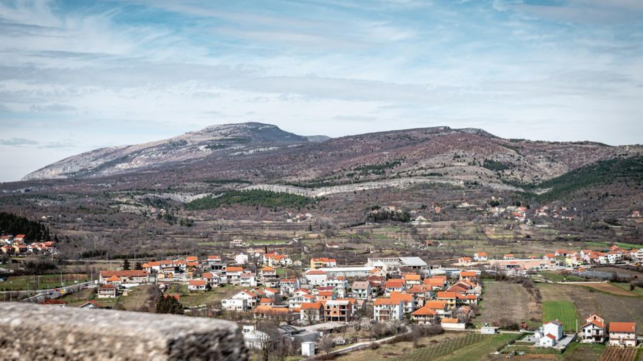 Grad Drniš mladim obiteljima sufinancirat će rješavanje stambenog pitanja