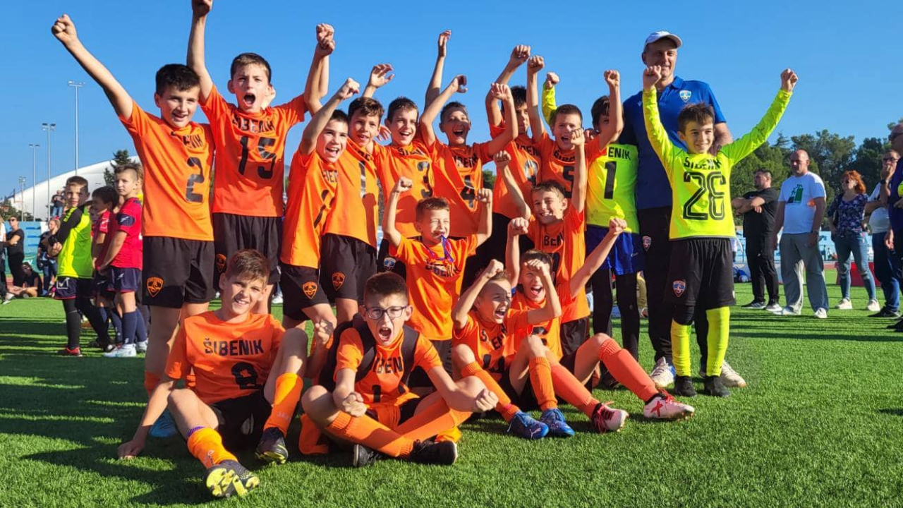 Mladi nogometaši Šibenika (godište 2012.) osvojili turnir u Zadru, u finalu rutinski protiv Hajduka