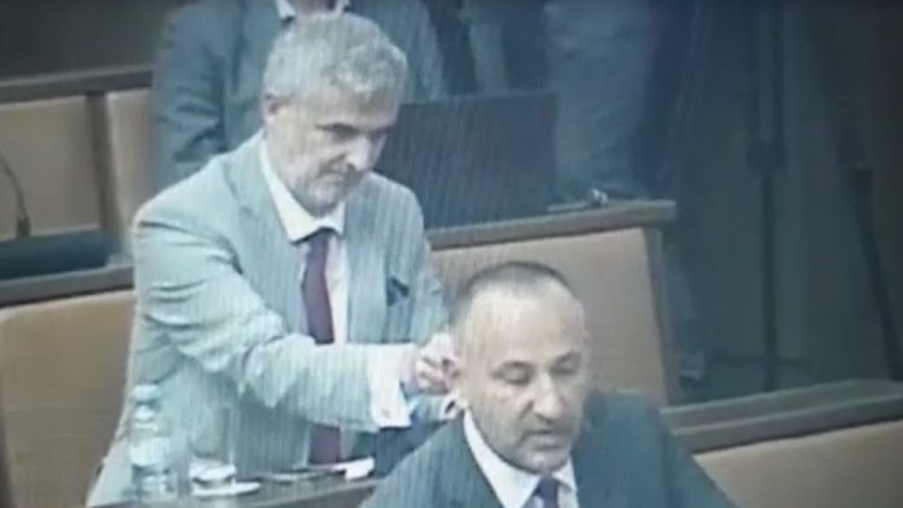 Zekanović objavio snimku kako ga Raspudić lupka mikrofonom