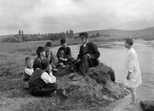 Zanimljiva izložba u Kninskom muzeju: 'Svjetlopisi pod bosanskim nebom' Mate Kaića