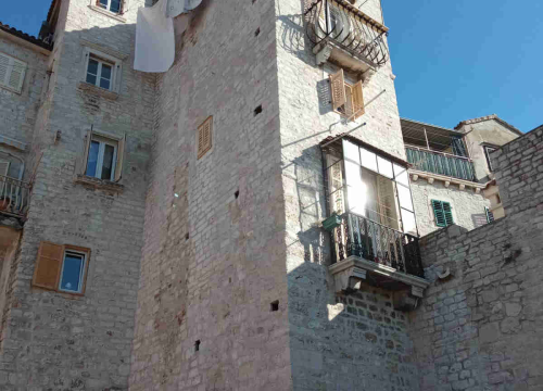 Fotografija 5 - Za razliku od ostalih građana, šibenske moćne obitelji imale su vanjske i unutarnje neprijatelje pa su se zatvarale u svojim kulama