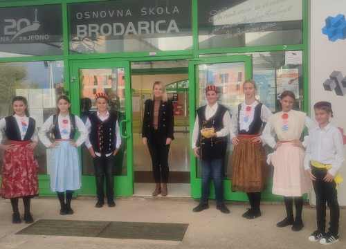 Fotografija 6 - Osnovna škola Brodarica ugostila učenike i kolege iz Rumunjske u okviru K1 projekta