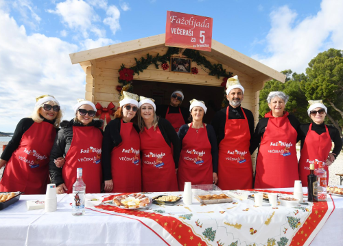 Primoštenci se okupili na plaži na još jednoj tradicionalnoj Fažolijadi