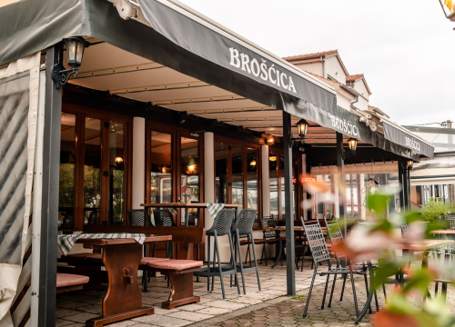 Fotografija 3 - Uživajte ovog adventa u slasnim zimskim delicijama konobe Brošćica!