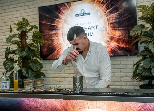 Fotografija 3 - Josip Mikulić oduvijek je znao da želi biti barmen, a svojim koktelima pomiče granice: 'Biftek, inćuni, pidoće? Sve to može u koktele'