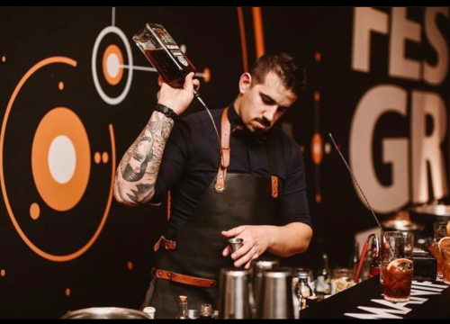 Fotografija 2 - Josip Mikulić oduvijek je znao da želi biti barmen, a svojim koktelima pomiče granice: 'Biftek, inćuni, pidoće? Sve to može u koktele'