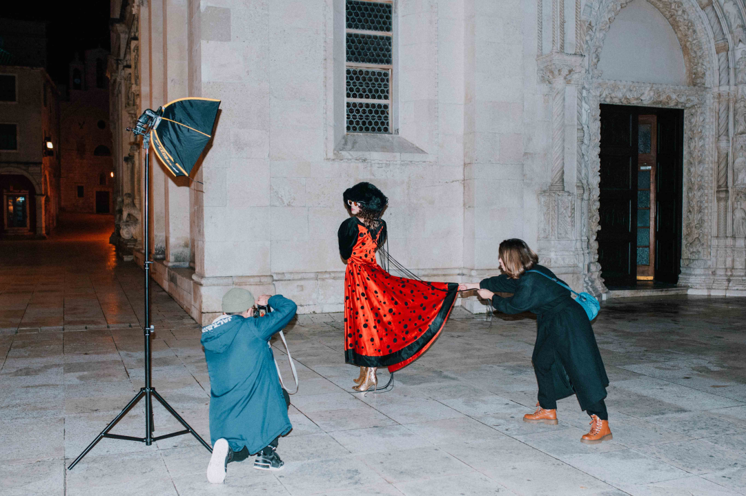 Doček Nove godine sa svjetskom clubbing ikonom najavljen sjajnim streetstyle editorijalom