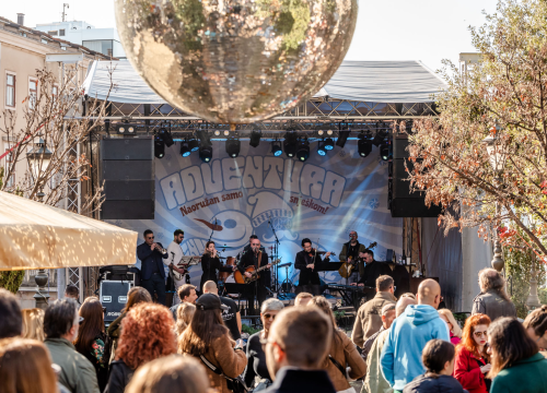 Fotografija 13 - Šibenčane prvog dana 2023. na Adventuri u Parkiću zabavljao bend Pavel