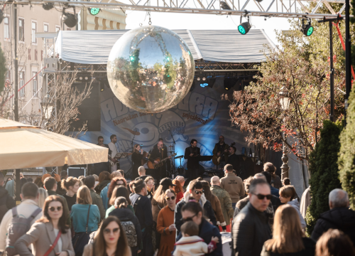 Fotografija 1 - Šibenčane prvog dana 2023. na Adventuri u Parkiću zabavljao bend Pavel