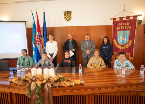 Uskoro i dječji gradonačelnik: Održana prva sjednica Dječjeg Gradskog vijeća u Kninu