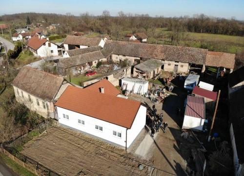 Općina Tisno uz pomoć donatora izgradila kuću obitelji sa sisačkog područja