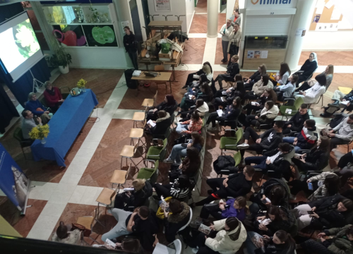 Fotografija 2 - U povodu Dana mimoza i Nacionalnog dana borbe protiv karcinoma vrata maternice održana tribina u Medicinskoj školi