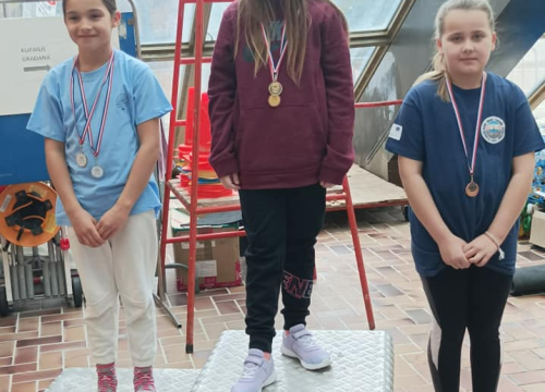 Fotografija 7 - Mladi plivači 'Mora' Nakić, Stegić, Badurina i Kunčić okitili se medaljama u Splitu