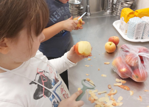 Fotografija 4 - Učiteljica Anita od malih nogu voli raditi kolače, a sada tu ljubav prenosi na učenike: 'Neki žele postati slastičari kad narastu'