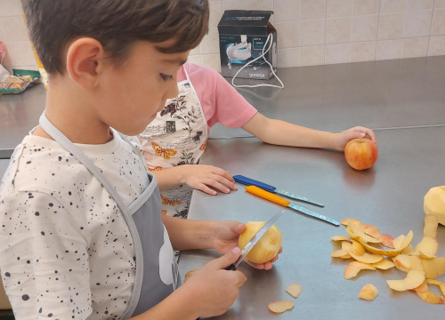 Fotografija 3 - Učiteljica Anita od malih nogu voli raditi kolače, a sada tu ljubav prenosi na učenike: 'Neki žele postati slastičari kad narastu'