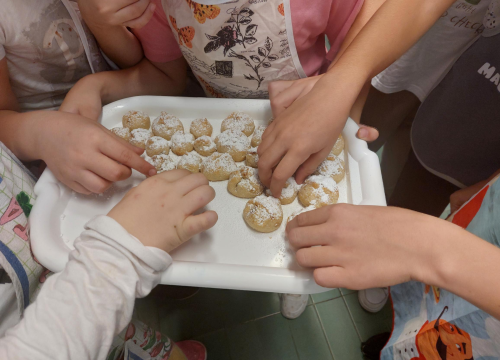Fotografija 8 - Učiteljica Anita od malih nogu voli raditi kolače, a sada tu ljubav prenosi na učenike: 'Neki žele postati slastičari kad narastu'