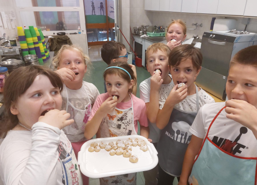 Fotografija 7 - Učiteljica Anita od malih nogu voli raditi kolače, a sada tu ljubav prenosi na učenike: 'Neki žele postati slastičari kad narastu'