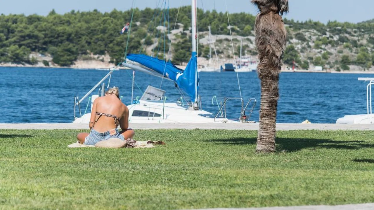 Nova pravila na snazi: 150 eura kazne za ispijanje alkohola na javnim mjestima i hodanje ulicom u kupaćem