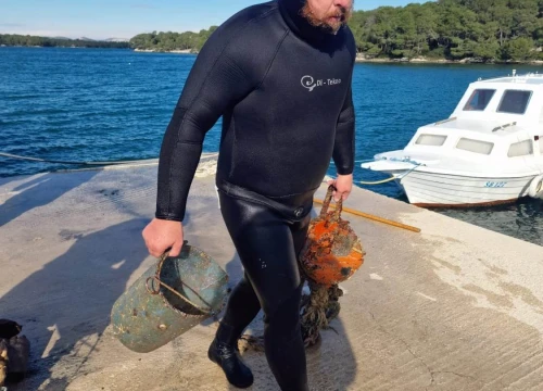 Fotografija 10 - U uvali Škar održana 5. akcija čišćenja podmorja u sklopu projekta Plavi Jadran