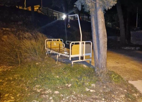 Fotografija 2 - Ako prolazite Tanajom, neka vas ne iznenadi odbačeni bolnički krevet