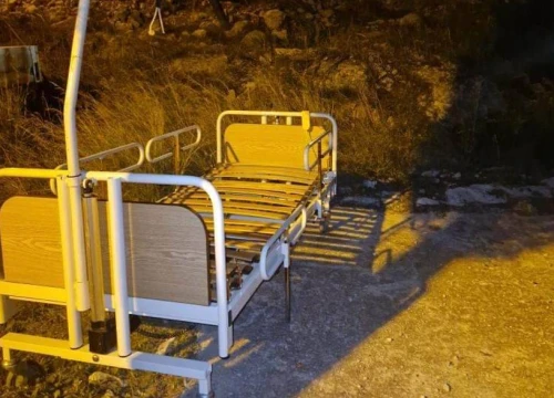Fotografija 1 - Ako prolazite Tanajom, neka vas ne iznenadi odbačeni bolnički krevet