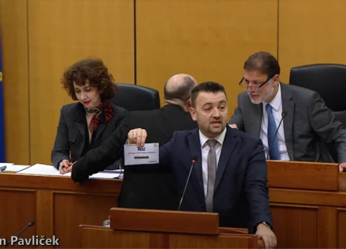 Pavliček kaže da je iskaznica HDZ-a jača od Vise i Mastercarda zajedno: 'Hrvatske firme nisu vaša prćija'