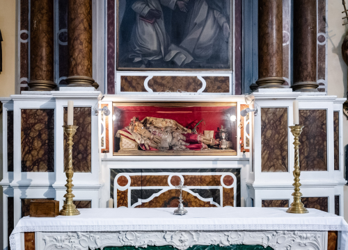 Fotografija 5 - Na Zlarinu se čuva tijelo sv. Fortunata: 'Kad nemoćni nisu mogli njemu u crkvu, on bi došao njima kući'