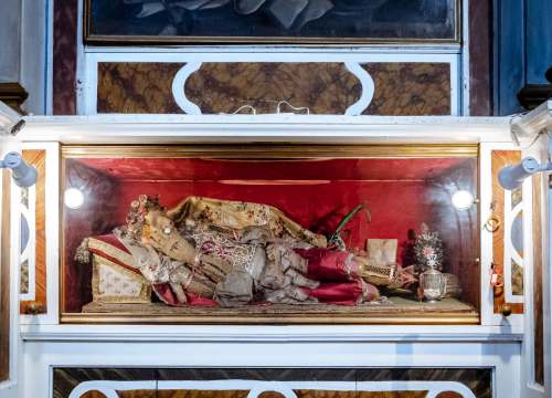 Fotografija 8 - Na Zlarinu se čuva tijelo sv. Fortunata: 'Kad nemoćni nisu mogli njemu u crkvu, on bi došao njima kući'