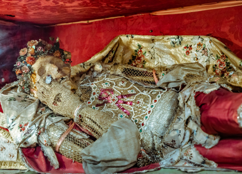 Fotografija 11 - Na Zlarinu se čuva tijelo sv. Fortunata: 'Kad nemoćni nisu mogli njemu u crkvu, on bi došao njima kući'