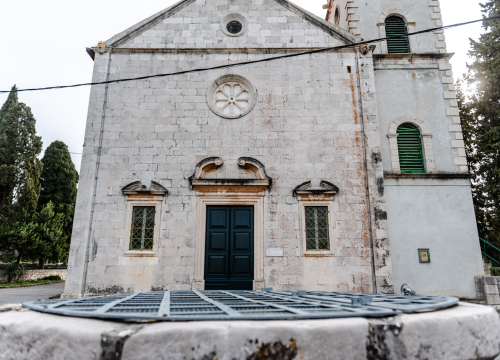 Fotografija 12 - Na Zlarinu se čuva tijelo sv. Fortunata: 'Kad nemoćni nisu mogli njemu u crkvu, on bi došao njima kući'