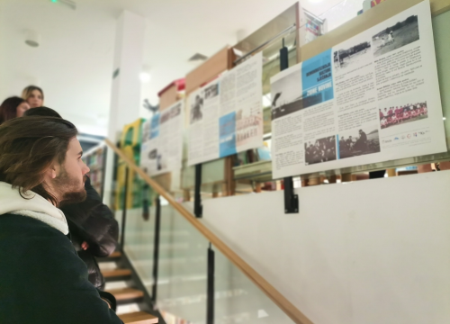 U kninskoj knjižnici otvorena izložba Zidnih novina na temu NK Dinare i željeznice