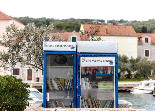 Fotografija 6 - Don Spomenko već 36 godina župnik je na Zlarinu: 'Ja sam vam kao sv. Petar s ključevima, otvaram i crkvu i kafić'