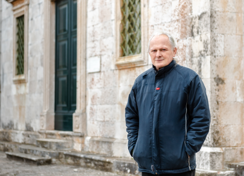 Fotografija 7 - Don Spomenko već 36 godina župnik je na Zlarinu: 'Ja sam vam kao sv. Petar s ključevima, otvaram i crkvu i kafić'