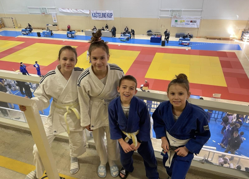 Mladi članovi Judo kluba Šibenik u Kaštelima do 4 zlata i 6 medalja ukupno