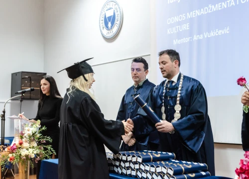 Fotografija 21 - Svečana promocija studenata VUŠ-a: 'Vi ste budućnost naše zemlje i ona će biti onakva kakvom je vi oblikujete'