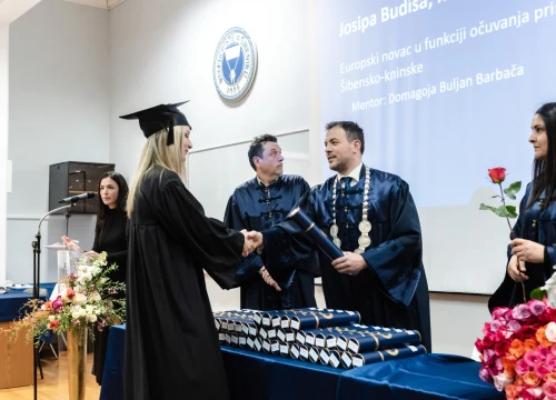 Fotografija 22 - Svečana promocija studenata VUŠ-a: 'Vi ste budućnost naše zemlje i ona će biti onakva kakvom je vi oblikujete'