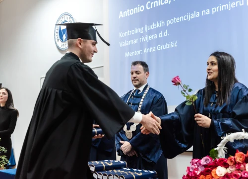 Fotografija 26 - Svečana promocija studenata VUŠ-a: 'Vi ste budućnost naše zemlje i ona će biti onakva kakvom je vi oblikujete'