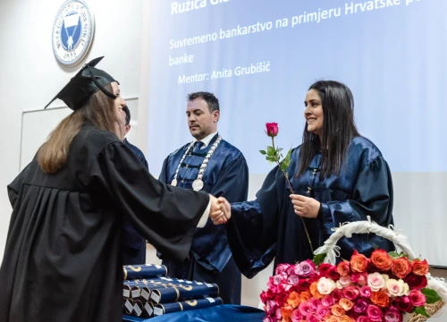 Fotografija 28 - Svečana promocija studenata VUŠ-a: 'Vi ste budućnost naše zemlje i ona će biti onakva kakvom je vi oblikujete'