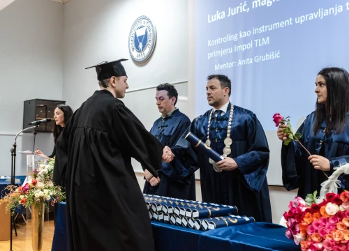 Fotografija 35 - Svečana promocija studenata VUŠ-a: 'Vi ste budućnost naše zemlje i ona će biti onakva kakvom je vi oblikujete'