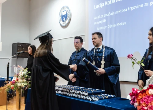 Fotografija 39 - Svečana promocija studenata VUŠ-a: 'Vi ste budućnost naše zemlje i ona će biti onakva kakvom je vi oblikujete'
