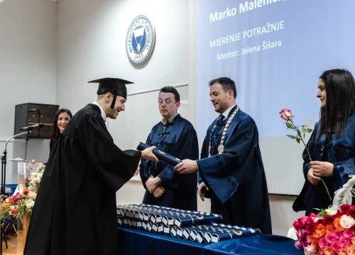 Fotografija 42 - Svečana promocija studenata VUŠ-a: 'Vi ste budućnost naše zemlje i ona će biti onakva kakvom je vi oblikujete'