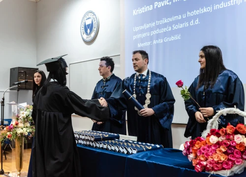 Fotografija 49 - Svečana promocija studenata VUŠ-a: 'Vi ste budućnost naše zemlje i ona će biti onakva kakvom je vi oblikujete'