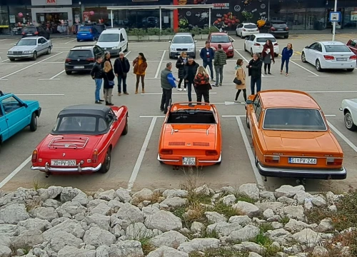 Fotografija 5 - Vlasnici oldtimera iz cijele Dalmacije nedjelju proveli na druženju u Šibeniku