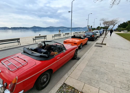 Fotografija 1 - Vlasnici oldtimera iz cijele Dalmacije nedjelju proveli na druženju u Šibeniku