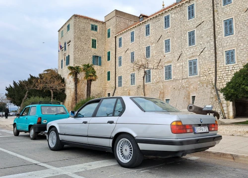 Fotografija 9 - Vlasnici oldtimera iz cijele Dalmacije nedjelju proveli na druženju u Šibeniku