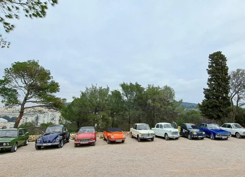 Fotografija 12 - Vlasnici oldtimera iz cijele Dalmacije nedjelju proveli na druženju u Šibeniku