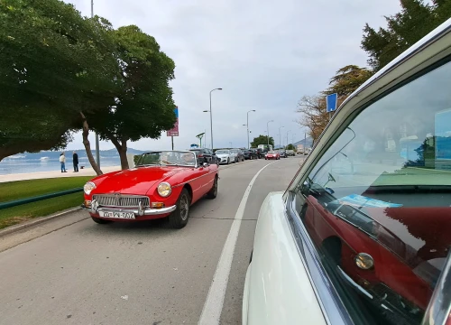 Fotografija 16 - Vlasnici oldtimera iz cijele Dalmacije nedjelju proveli na druženju u Šibeniku