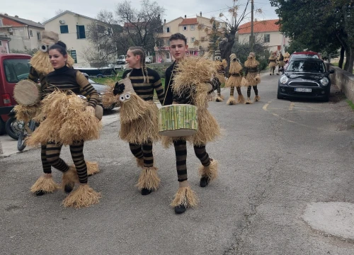 Fotografija 5 - Povorka Malih bak' u Murteru oduševila okupljene: Od Francuske revolucije i mumija do Ježeve kućice