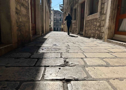 Fotografija 6 - Šibenik njeguje tradiciju, barem onu srednjovjekovnu prljavih ulica!