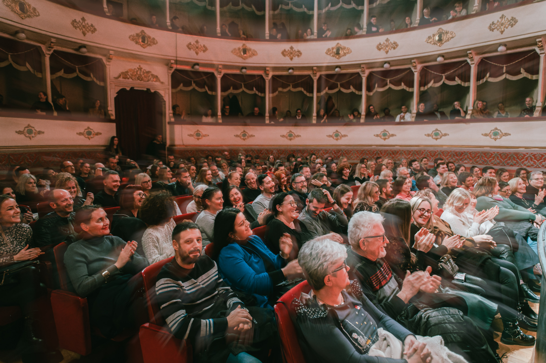 Šibenčani plakali od smijeha uz Marka Dejanovića i fore o ‘braku, djeci i povremenom seksu’